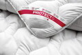Set pilota 200x220 cm si 2 perne 50x70 cm, microfibra matlasata hipoalergenica, umplutura cu tratament PROTECT+